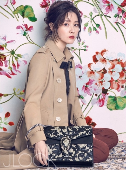 Lee Young Ae tạo chủ đề nóng sau khi xuất hiện quá duyên dáng tại MAMA