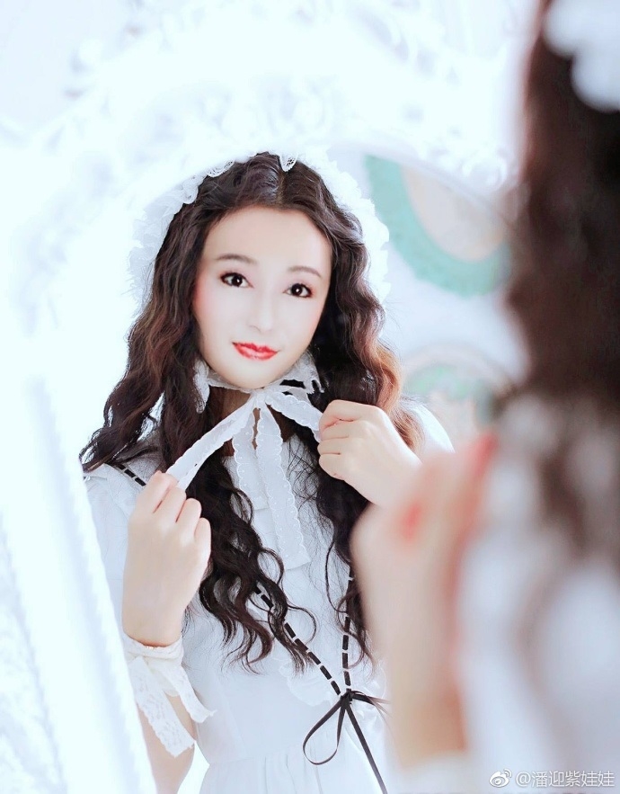 Sao U70 của Hoa ngữ gây sốc vì khoe vẻ đẹp 'không tuổi' nhờ photoshop