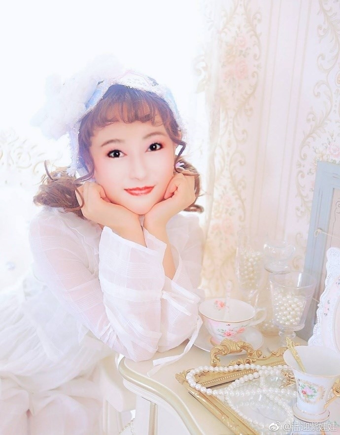Sao U70 của Hoa ngữ gây sốc vì khoe vẻ đẹp 'không tuổi' nhờ photoshop