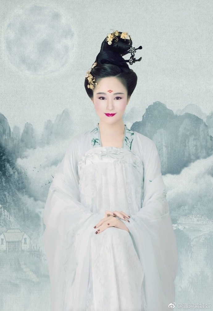 Sao U70 của Hoa ngữ gây sốc vì khoe vẻ đẹp 'không tuổi' nhờ photoshop