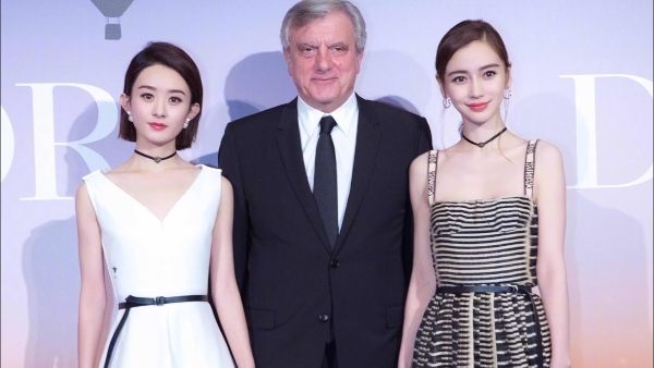Triệu Lệ Dĩnh cùng AngelaBaby dự tiệc: người được săn đón, kẻ cô đơn
