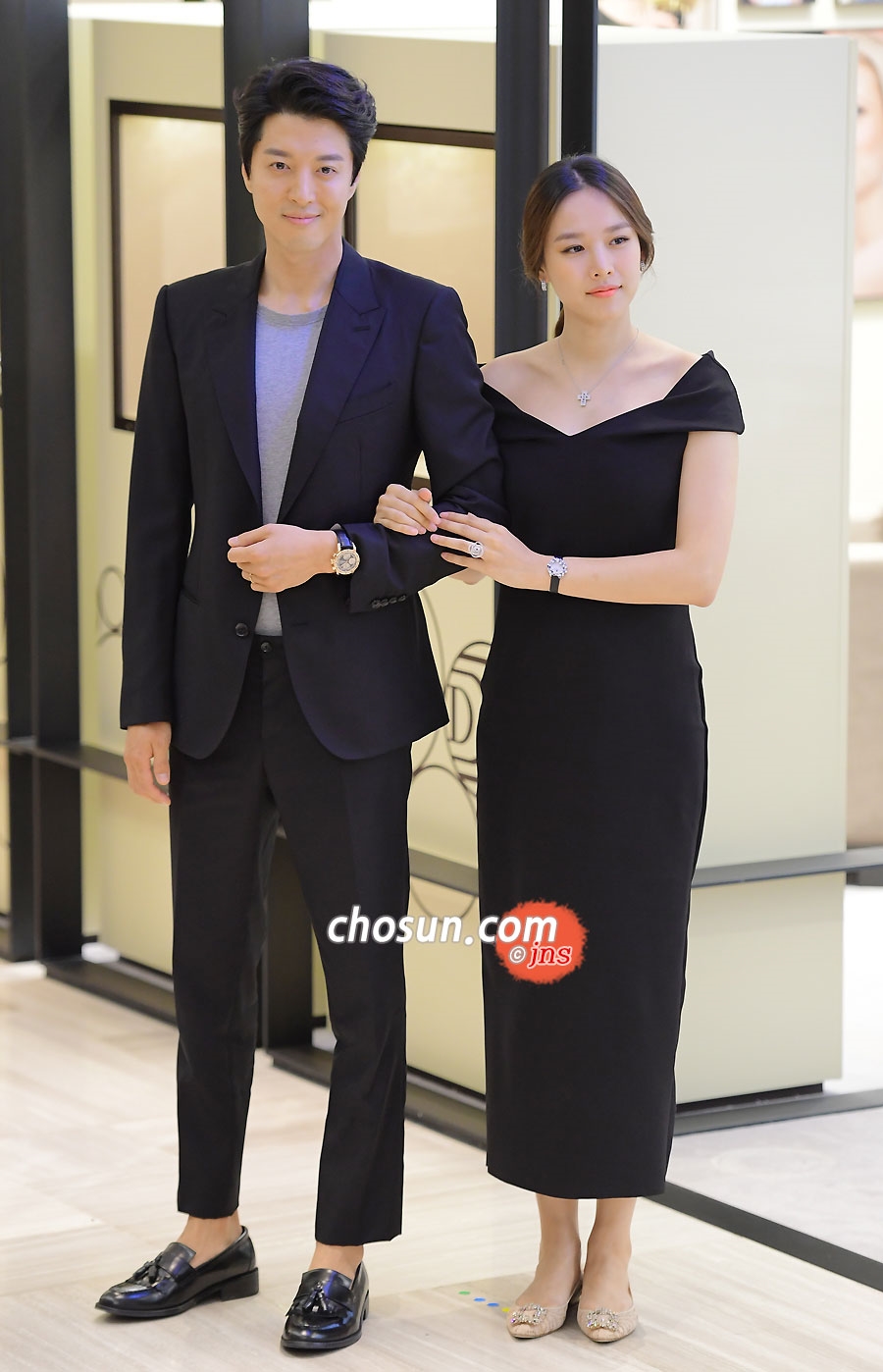 Lee Dong Gun - Jo Yoon Hee chào đón con đầu lòng