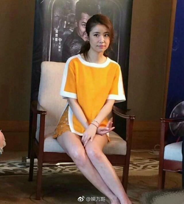 Lâm Tâm Như bị chê mặc đồ lố lăng và phản ứng của cư dân mạng