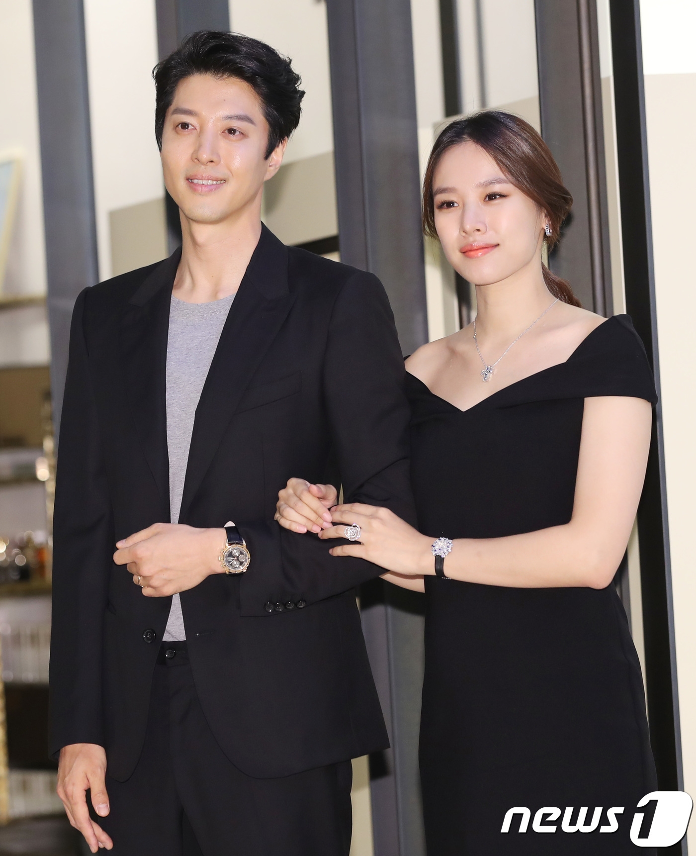 Lee Dong Gun - Jo Yoon Hee chào đón con đầu lòng