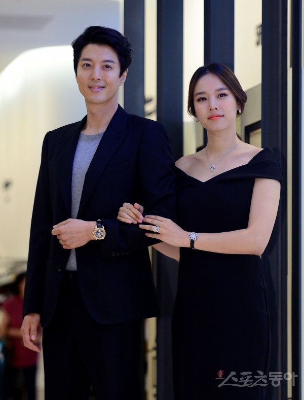 Lee Dong Gun - Jo Yoon Hee chào đón con đầu lòng