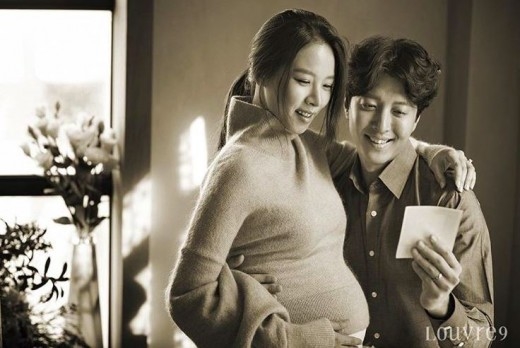 Lee Dong Gun - Jo Yoon Hee chào đón con đầu lòng
