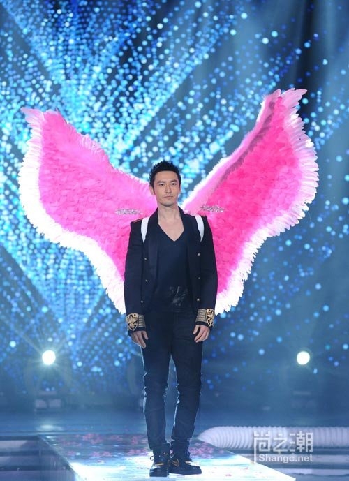 Bất ngờ mỹ nhân Hoa ngữ đeo cánh thiên thần Victoria's Secret