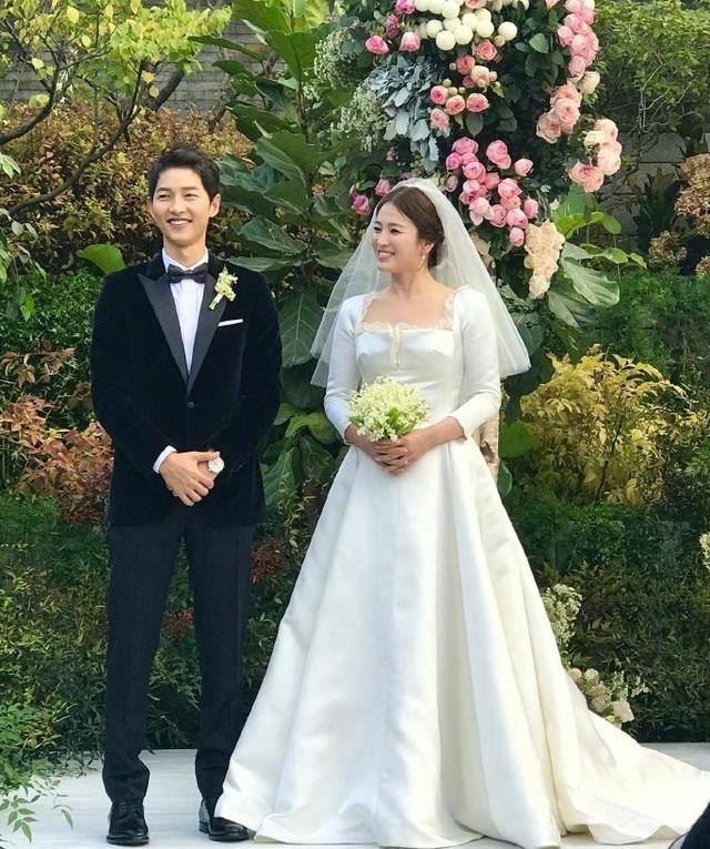 Song Hye Kyo đẹp ngất ngây trong ảnh chụp lén: nữ thần đây chứ đâu
