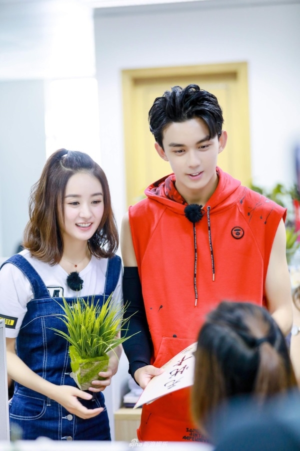 Triệu Lệ Dĩnh sẽ có con rơi với đàn em kém 12 tuổi trong phim mới?