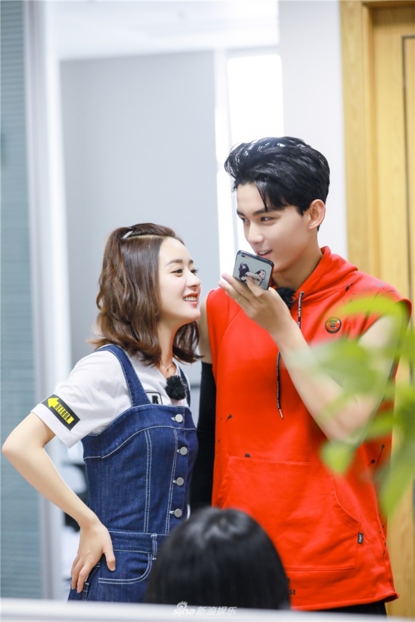 Triệu Lệ Dĩnh sẽ có con rơi với đàn em kém 12 tuổi trong phim mới?