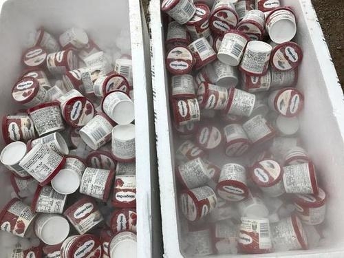Phì cười với loạt ảnh hậu trường chống chọi với cái rét của sao Cbiz
