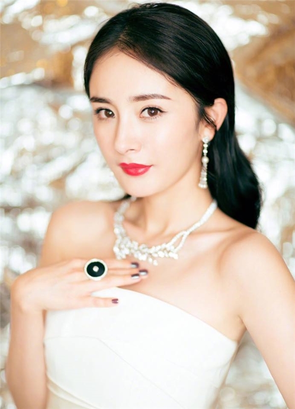 Dương Mịch nay lại được vinh danh là nhân vật từ thiện khiến fan hả hê