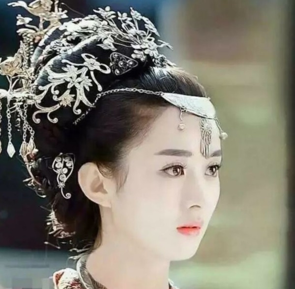 Triệu Lệ Dĩnh sẽ có con rơi với đàn em kém 12 tuổi trong phim mới?