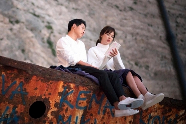 Song Hye Kyo đẹp ngất ngây trong ảnh chụp lén: nữ thần đây chứ đâu