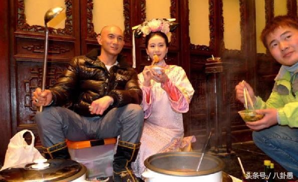 Phì cười với loạt ảnh hậu trường chống chọi với cái rét của sao Cbiz