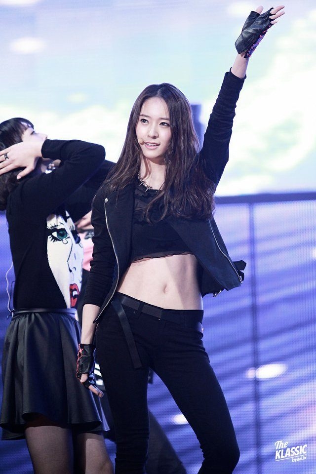 Ngắm loạt ảnh khoe eo săn chắc của Krystal khiến khán giả chết đứ đừ