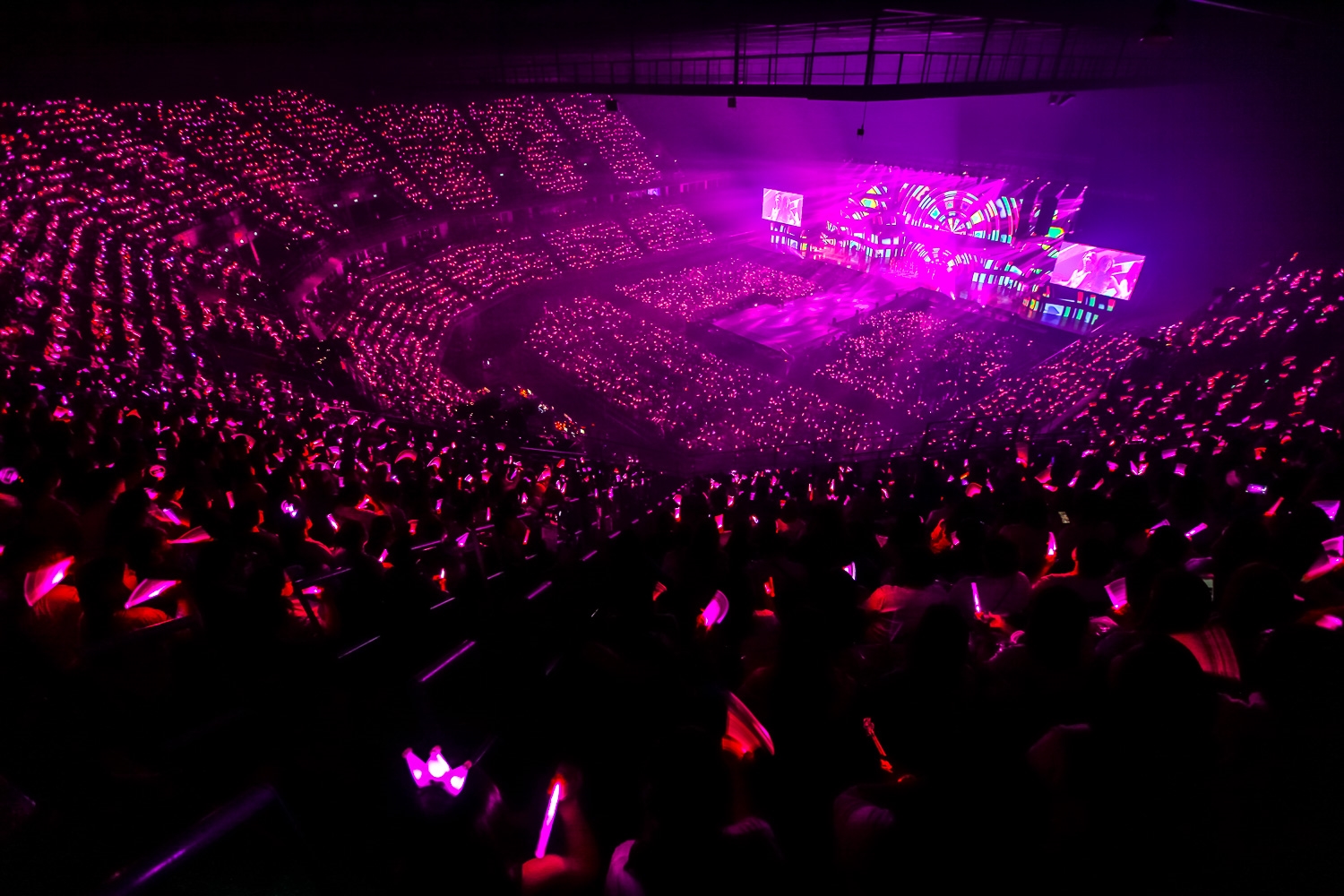 Những biển Lightstick khổng lồ là mơ ước của bao thần tượng Kpop