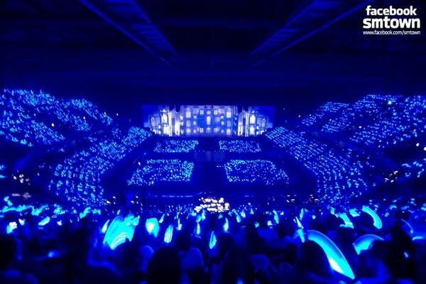 Những biển Lightstick khổng lồ là mơ ước của bao thần tượng Kpop