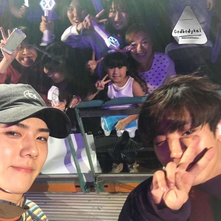 Những chiêu nịnh fan quen thuộc của các thần tượng Kpop