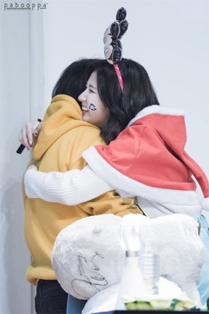 Những chiêu nịnh fan quen thuộc của các thần tượng Kpop