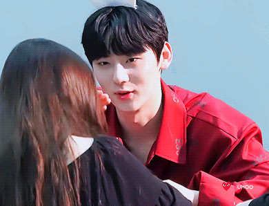 Những chiêu nịnh fan quen thuộc của các thần tượng Kpop