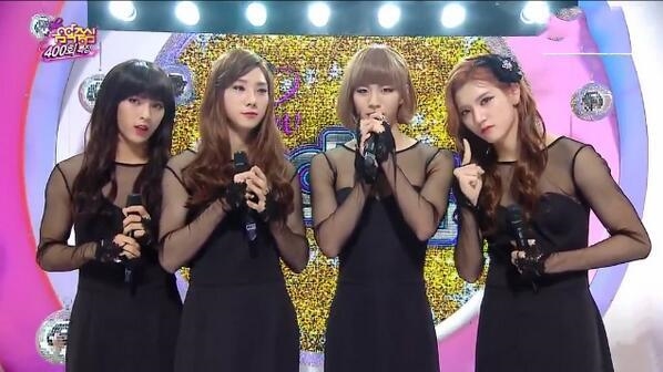 Cười đau bụng khi idol nam nhảy vũ đạo của nhóm nữ