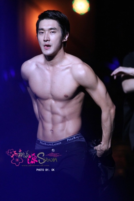 Những nam thần Kpop sở hữu vẻ ngoài chuẩn men