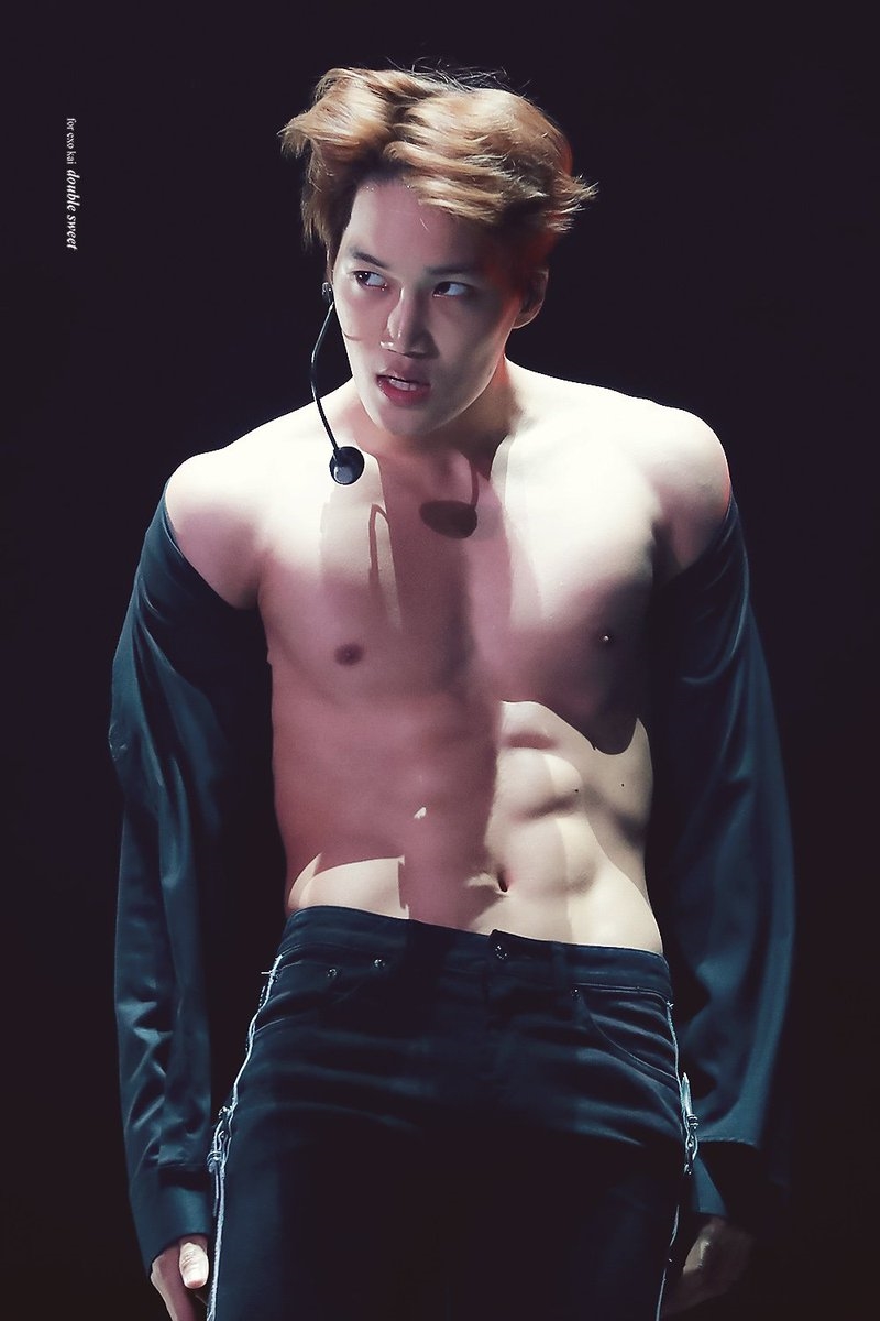 Những nam thần Kpop sở hữu vẻ ngoài chuẩn men