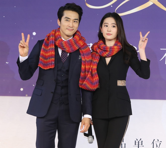 Song Seung Hun chia tay Lưu Diệc Phi để hẹn hò với Go Ara