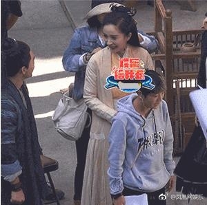 Dương Mịch 'bắt nạt' diễn viên quần chúng trên phim trường