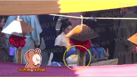 Dương Mịch 'bắt nạt' diễn viên quần chúng trên phim trường