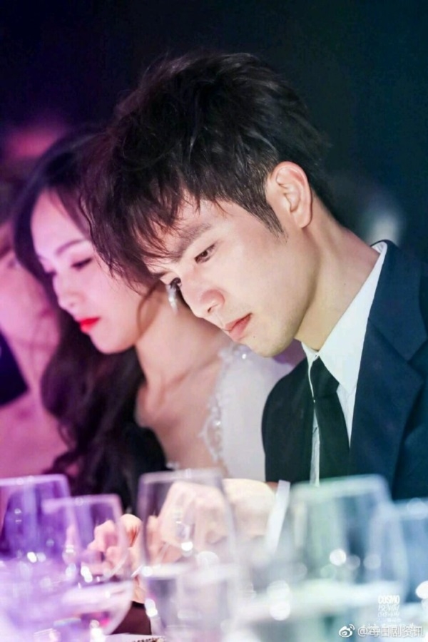 Chung Hán Lương bị nghi ngờ 'gian dối' tuổi khi lộ diện trên thảm đỏ