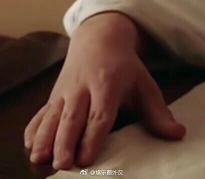 Nhiều sao Hoa ngữ khốn đốn trên màn ảnh chỉ vì đôi bàn tay