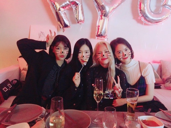 Tình bạn đáng ngưỡng mộ của SNSD dù không còn hoạt động chung công ty