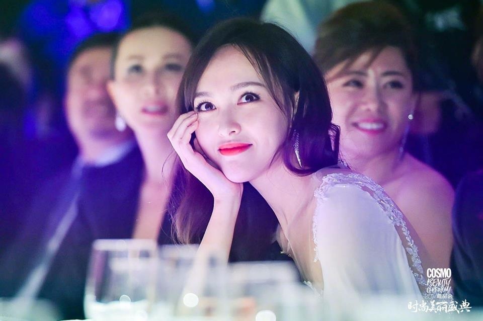 Hà Dĩ Thâm và Triệu Mặc Sênh đã tái hợp và ngồi cạnh nhau như ngày nào