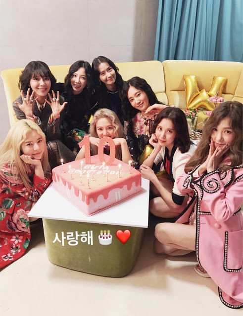 Tình bạn đáng ngưỡng mộ của SNSD dù không còn hoạt động chung công ty