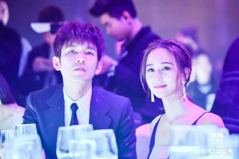 Hà Dĩ Thâm và Triệu Mặc Sênh đã tái hợp và ngồi cạnh nhau như ngày nào