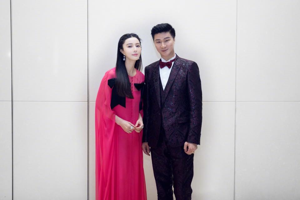 Ngỡ ngàng trước ngoại hình trẻ ngang con gái của cha ruột Phạm Gia