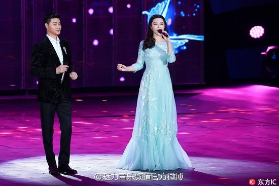 Ngỡ ngàng trước ngoại hình trẻ ngang con gái của cha ruột Phạm Gia