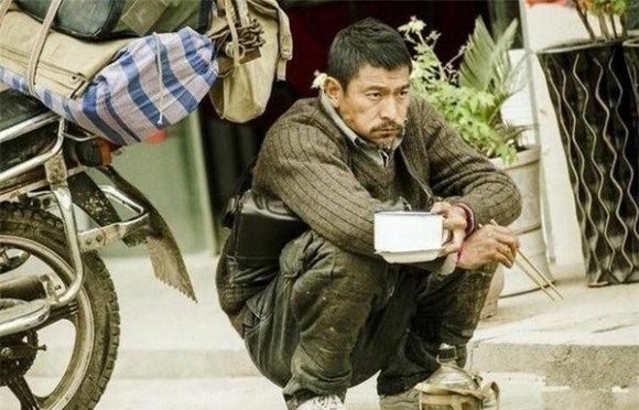 Sửng sốt trước những bữa ăn tạm bợ trên phim trường của sao Hoa ngữ