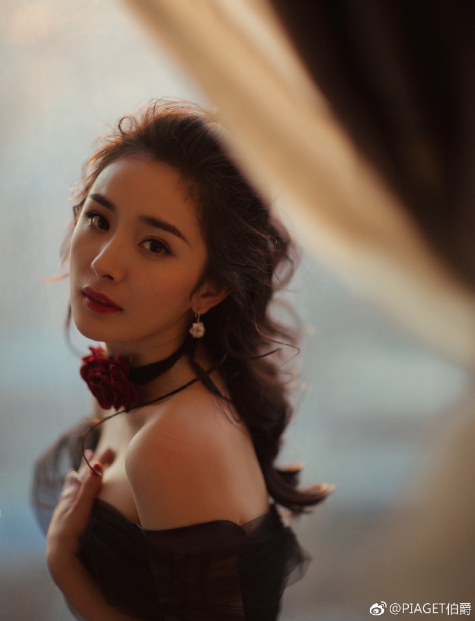 Dương Mịch bị Đường Yên, Lưu Diệc Phi, Cảnh Điềm cô lập trên sân khấu?