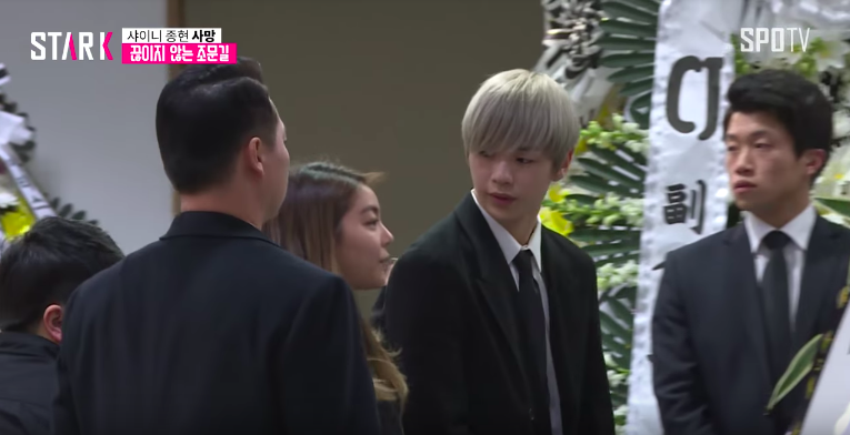 Minho gượng cười, bạn gái cũ Shin Se Kyung lặng lẽ đến viếng Jong Hyun