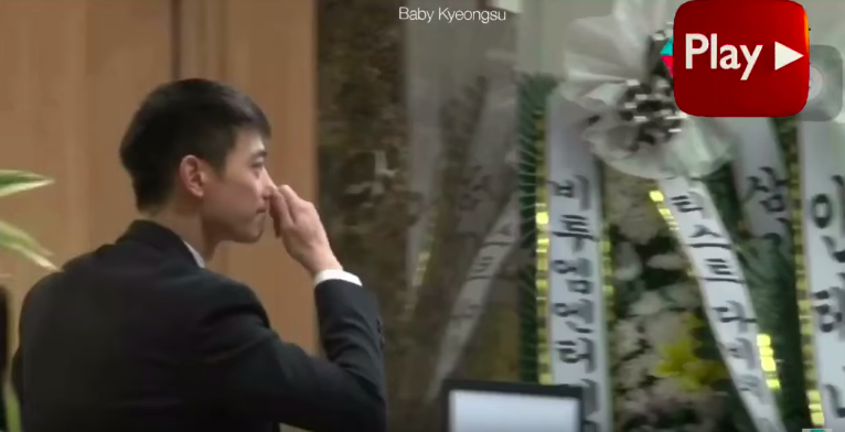 Minho gượng cười, bạn gái cũ Shin Se Kyung lặng lẽ đến viếng Jong Hyun