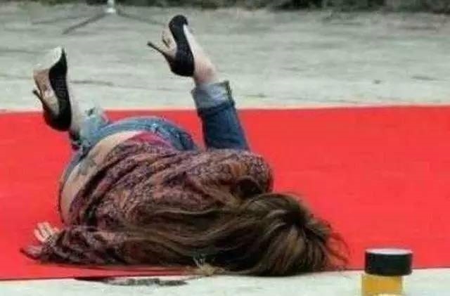 Bản lĩnh mỹ nhân Hoa ngữ qua những cú ngã đau trên thảm đỏ