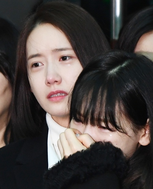 Hình ảnh cảm động trong ngày tiễn Jong Hyun
