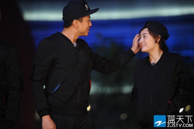 Pr phim cho ông xã, fan tỏ ý nghi ngờ vì hành động này của Tôn Lệ