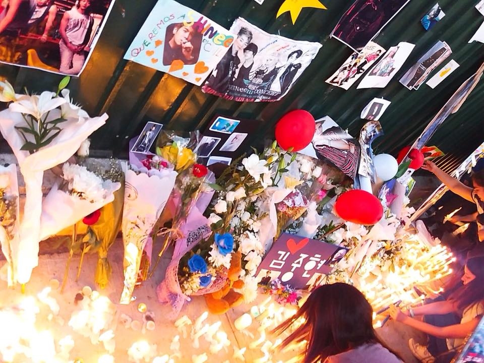 Những cuộc khẩu chiến không hồi kết giữa fan Kpop và fan US-UK