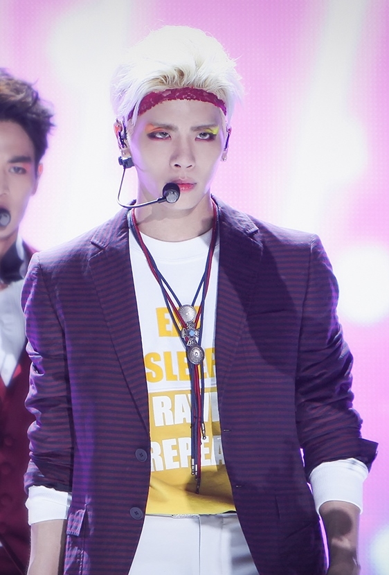 Dàn nghệ sĩ nhà SM viết thông điệp từ biệt Jonghyun