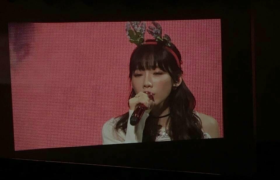 Concert giáng sinh của Taeyeon: Cô gái nhỏ kiên cường đã nở nụ cười