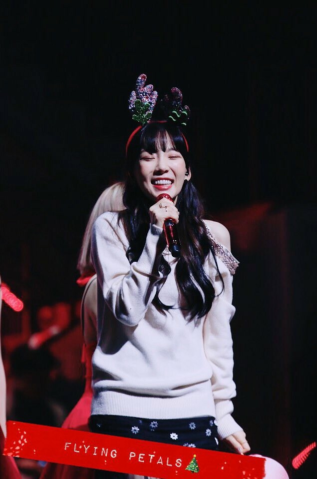 Concert giáng sinh của Taeyeon: Cô gái nhỏ kiên cường đã nở nụ cười